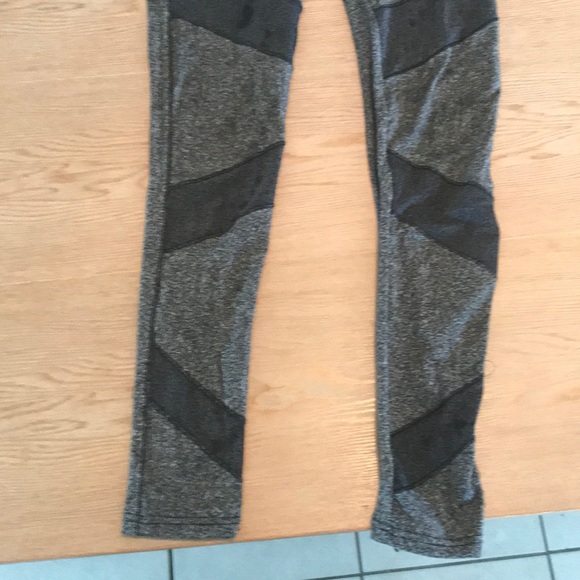 Yoga pants - Picture 2 of 5